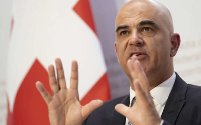 Plus de versements à vie : Alain Berset veut économiser sur les rentes des veuves